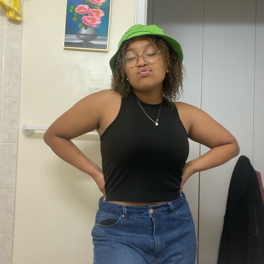 Meet your Posher, Issi